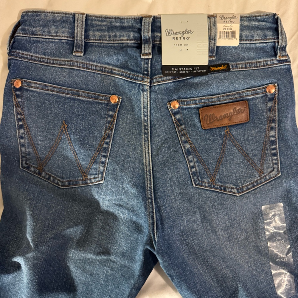 WRANGLER RETRO FLARE NEW